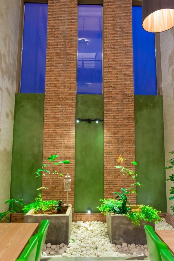 J Leaf By Blue Bird Negombo