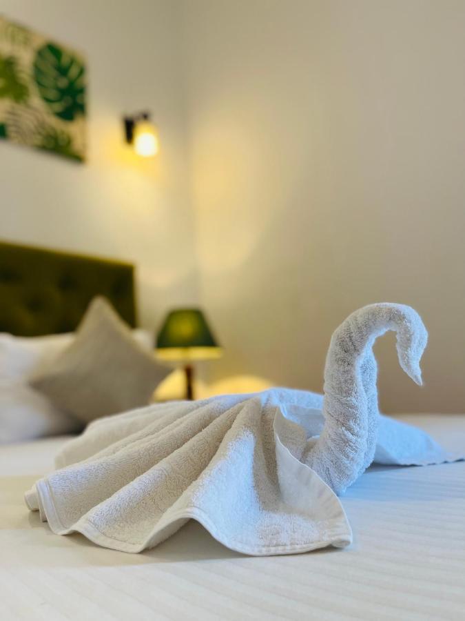 Hotel J Leaf By Blue Bird Negombo