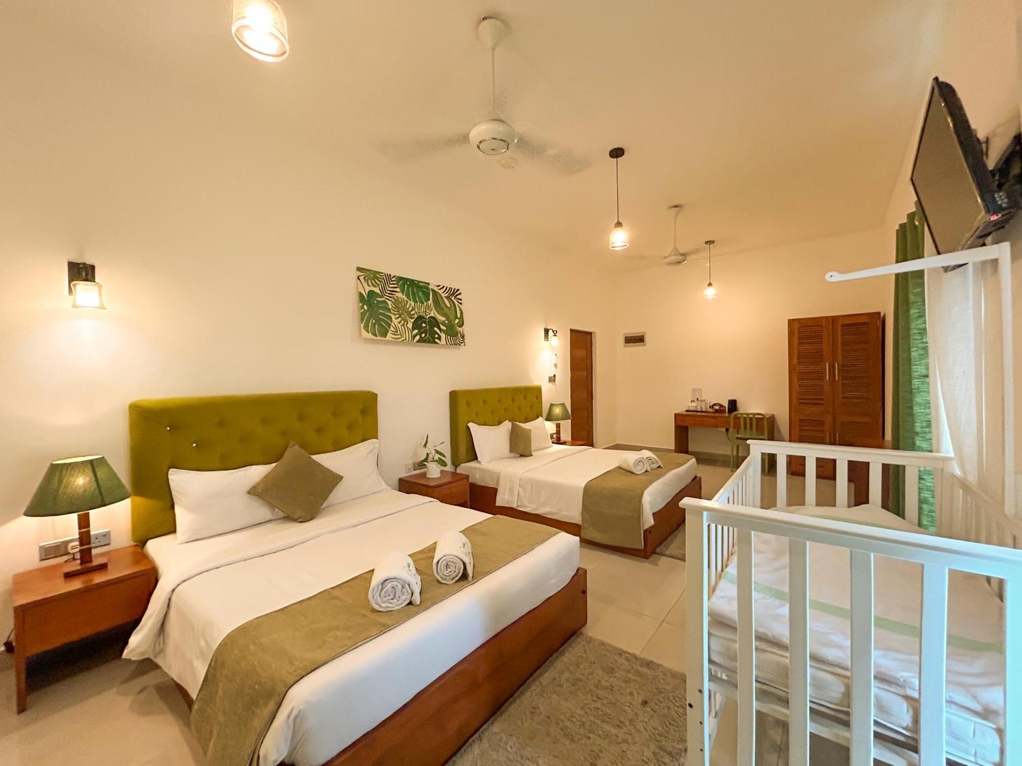 J Leaf By Blue Bird Hotel 3*