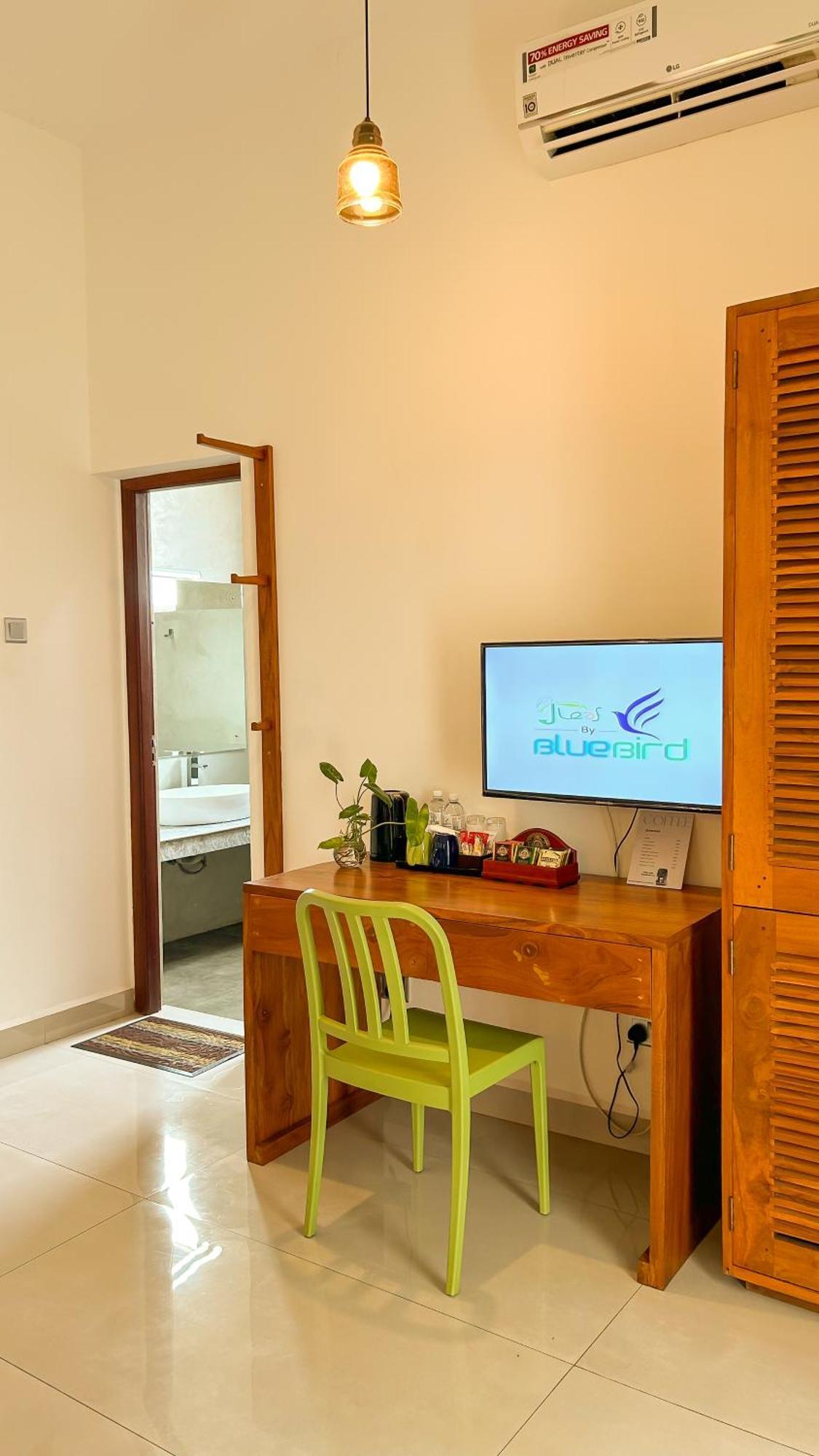 J Leaf By Blue Bird Hotel 3*