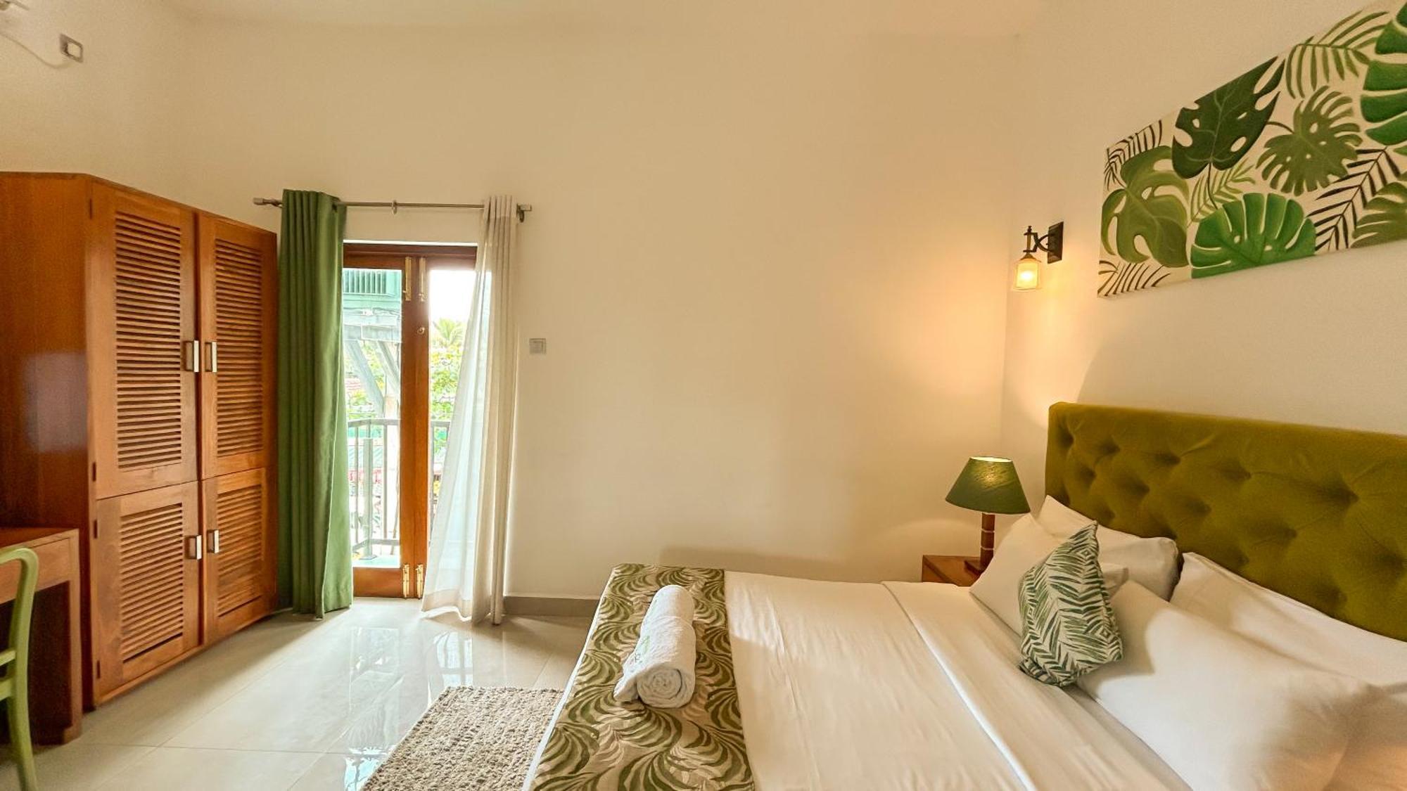 J Leaf By Blue Bird Negombo