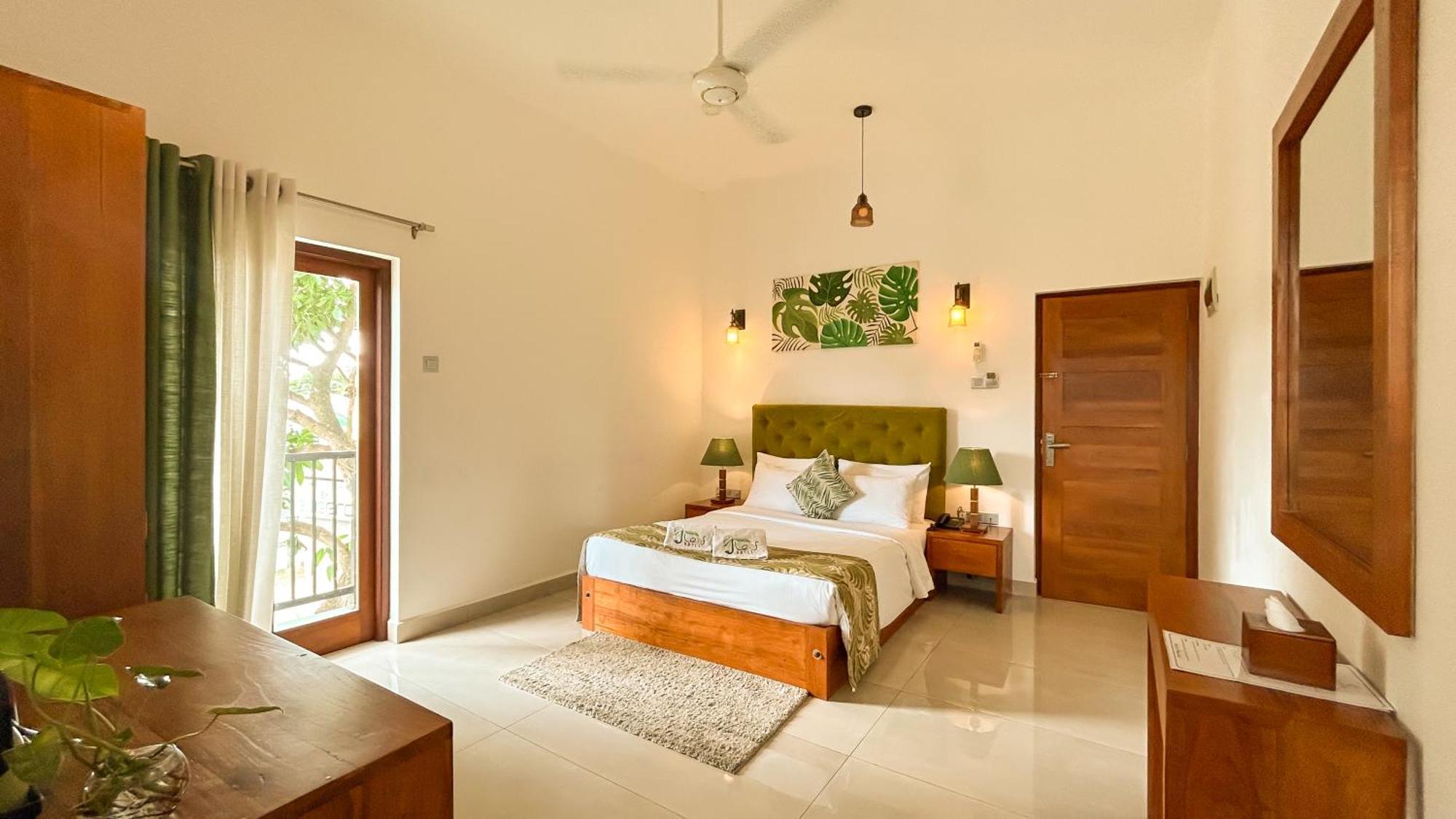 J Leaf By Blue Bird 3* Negombo